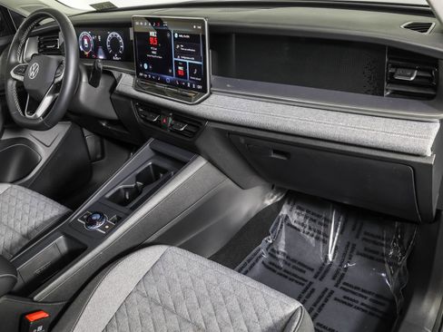 Used 2025 Volkswagen Tiguan S w/ 18" Wheel Package image 43