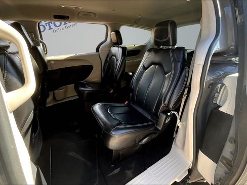 Used 2022 Chrysler Pacifica Touring-L FWD image 21