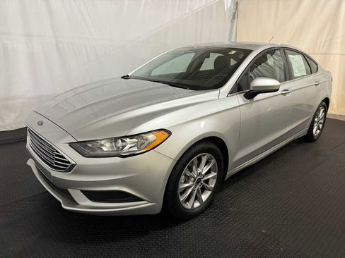 Used 2017 Ford Fusion SE w/ Fusion SE Technology Package image 1