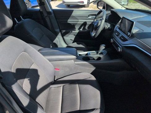 Used 2025 Nissan Altima 2.5 SV FWD image 30