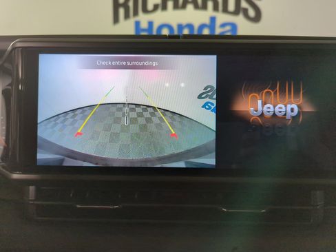 Used 2024 Jeep Wrangler Sahara image 14