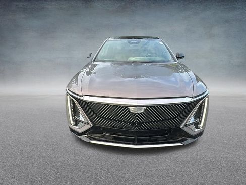 Used 2025 Cadillac Lyriq Luxury AWD/4WD image 4
