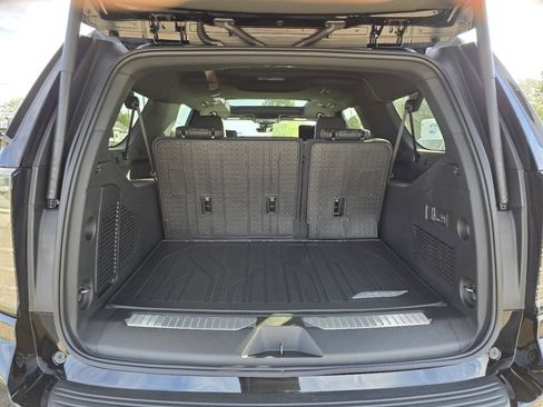 New 2026 Chevrolet Suburban High Country image 12