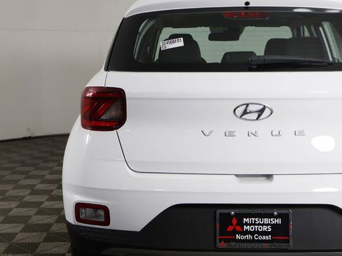 Used 2024 Hyundai Venue SEL image 13