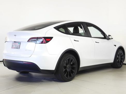 Used 2022 Tesla Model Y Long Range AWD/4WD image 7