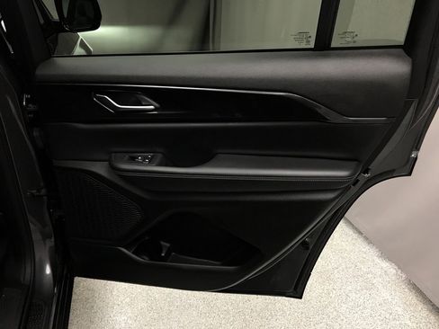 Used 2023 Jeep Grand Cherokee L Laredo image 16