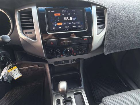 Used 2015 Toyota Tacoma PreRunner image 30