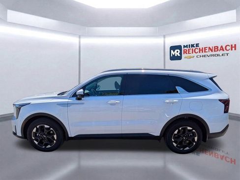 Used 2025 Kia Sorento S w/ Panoramic Sunroof Package FWD image 7
