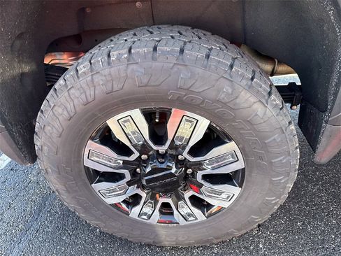 Used 2024 GMC Sierra 2500 Denali image 4