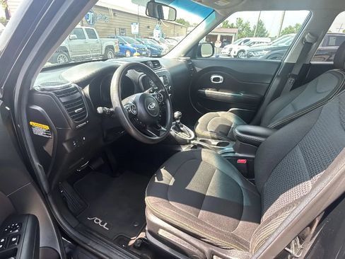 Used 2016 Kia Soul + FWD image 19
