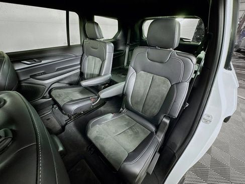 Used 2025 Jeep Grand Cherokee L Altitude image 25