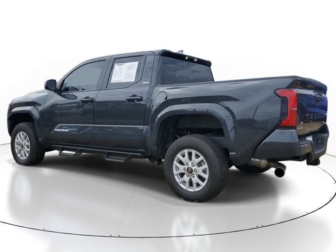 Used 2025 Toyota Tacoma SR5 image 4
