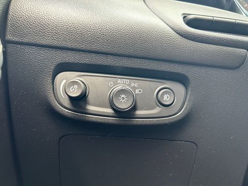 Used 2021 Buick Encore GX Essence w/ Advanced Technology Package image 19