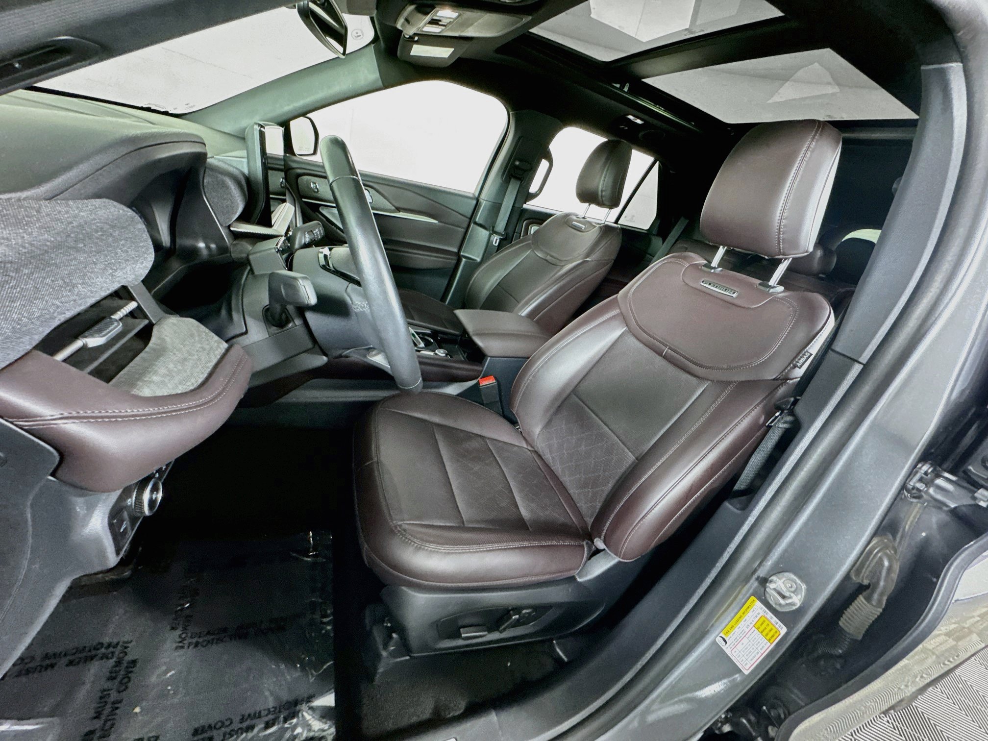Used 2025 Ford Explorer Platinum AWD/4WD image 12