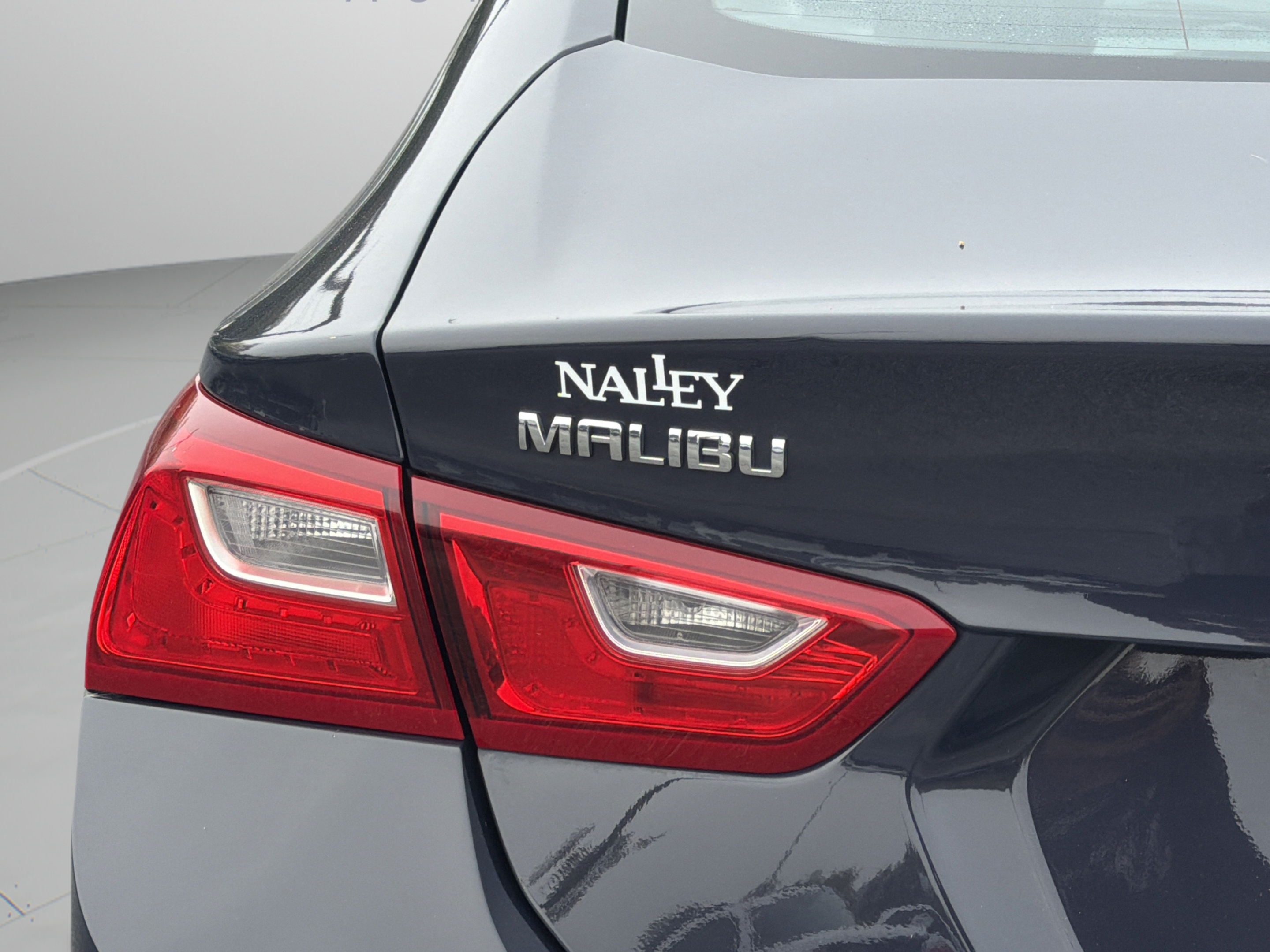 Used 2025 Chevrolet Malibu LT FWD image 9