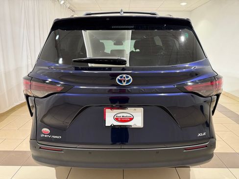 Certified 2025 Toyota Sienna XLE w/ XLE Plus Package AWD/4WD image 4