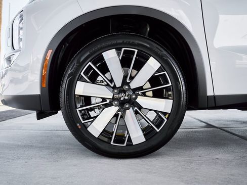 New 2026 Mitsubishi Outlander SE image 3