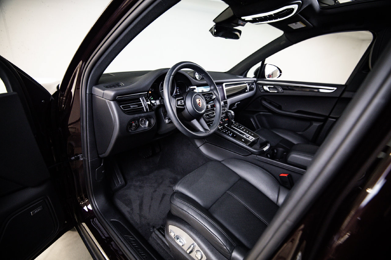 Certified 2026 Porsche Macan AWD/4WD image 4