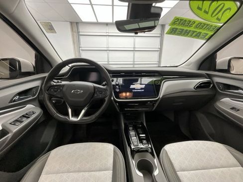 Used 2022 Chevrolet Bolt EUV Premier w/ Sun & Sound Package image 4