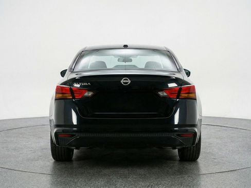 Used 2025 Nissan Altima 2.5 SV FWD image 7