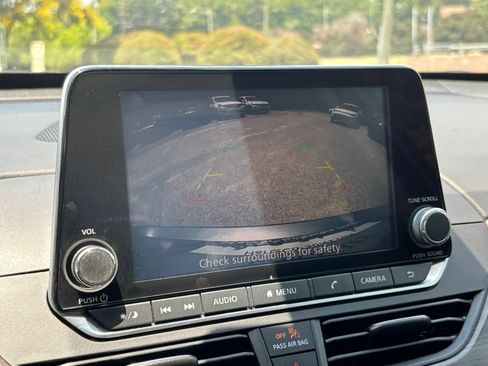 Used 2025 Nissan Altima 2.5 SV FWD image 21