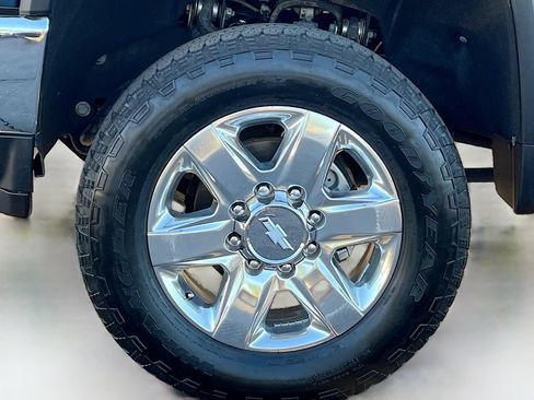 Used 2020 Chevrolet Silverado 2500 LTZ w/ LTZ Convenience Package AWD/4WD image 33