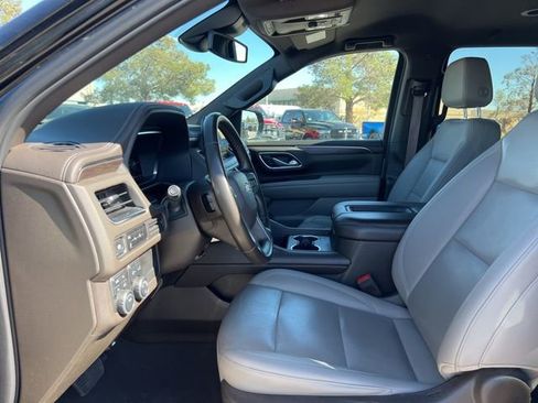 Used 2024 Chevrolet Suburban LT image 30