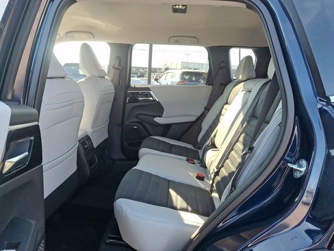 New 2026 Mitsubishi Outlander SE image 9