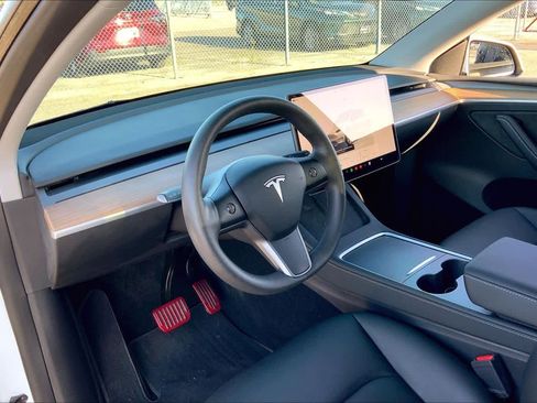 Used 2023 Tesla Model Y Long Range AWD/4WD image 16