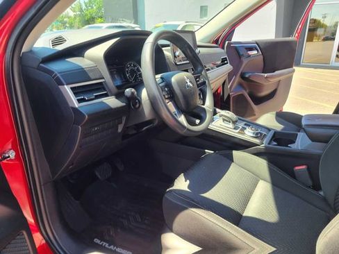Used 2022 Mitsubishi Outlander ES FWD image 13