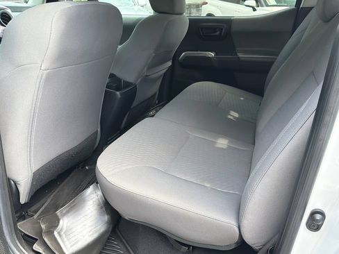 Used 2022 Toyota Tacoma SR5 AWD/4WD image 17