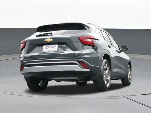 Used 2025 Chevrolet Trax LT FWD image 44