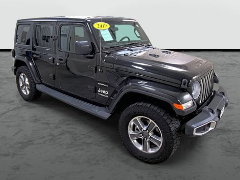 Used 2019 Jeep Wrangler Unlimited Sahara w/ Safety Group image 5
