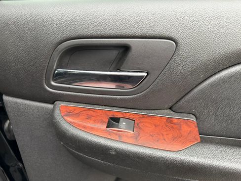 Used 2013 Chevrolet Suburban LT w/ Luxury Package image 36