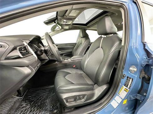 Used 2023 Toyota Camry SE image 4