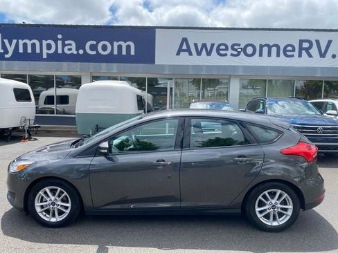 Used 2016 Ford Focus SE FWD image 2