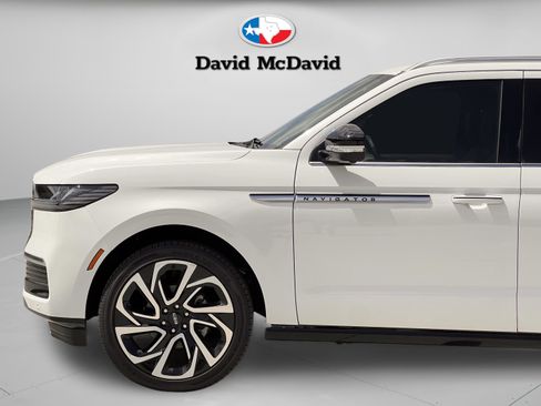 Used 2026 Lincoln Navigator Reserve image 31