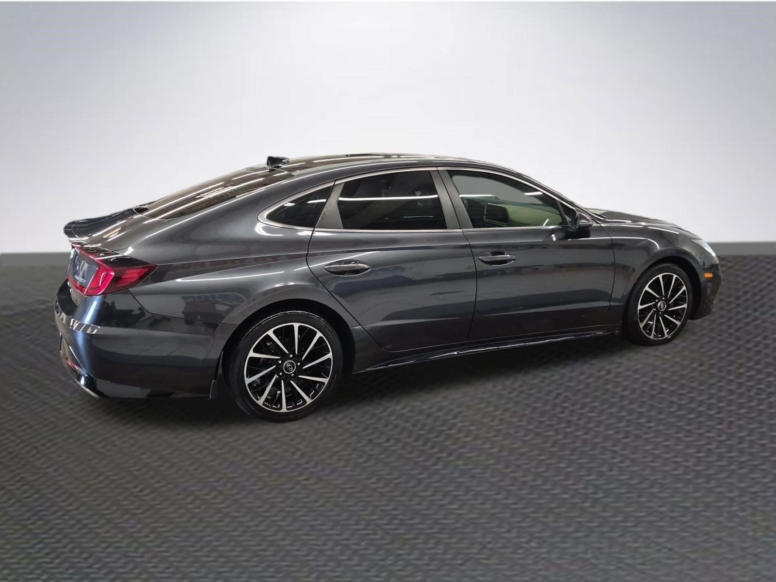 Used 2021 Hyundai Sonata Limited w/ Preferred Accessory Package FWD image 4