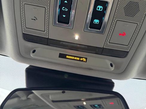 Used 2017 Jaguar F-PACE Premium image 39