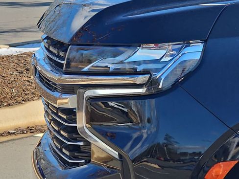 Used 2024 Chevrolet Suburban LT image 29