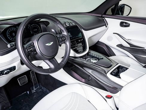 Used 2022 Aston Martin DBX image 23