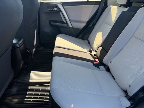 Used 2018 Toyota RAV4 XLE AWD/4WD image 18