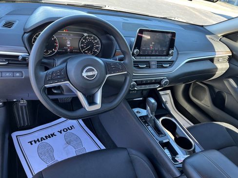 Used 2024 Nissan Altima 2.5 SV image 16