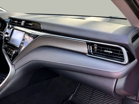 Used 2019 Toyota Camry SE FWD image 17