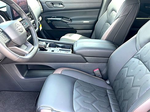 New 2026 Nissan Pathfinder Platinum w/ Cargo Package FWD image 10