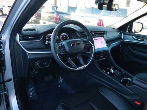 New 2025 Jeep Grand Cherokee L Limited image 9