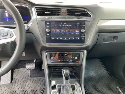 Used 2023 Volkswagen Tiguan SE w/ Panoramic Sunroof Package AWD/4WD image 28