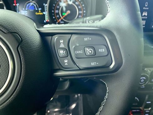 Used 2025 Jeep Gladiator Rubicon w/ Convenience Group image 13