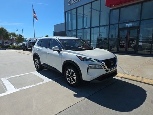 Used 2023 Nissan Rogue SL image 2