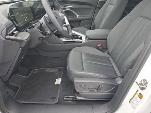 Certified 2025 Audi Q5 Premium w/ Convenience Package image 21